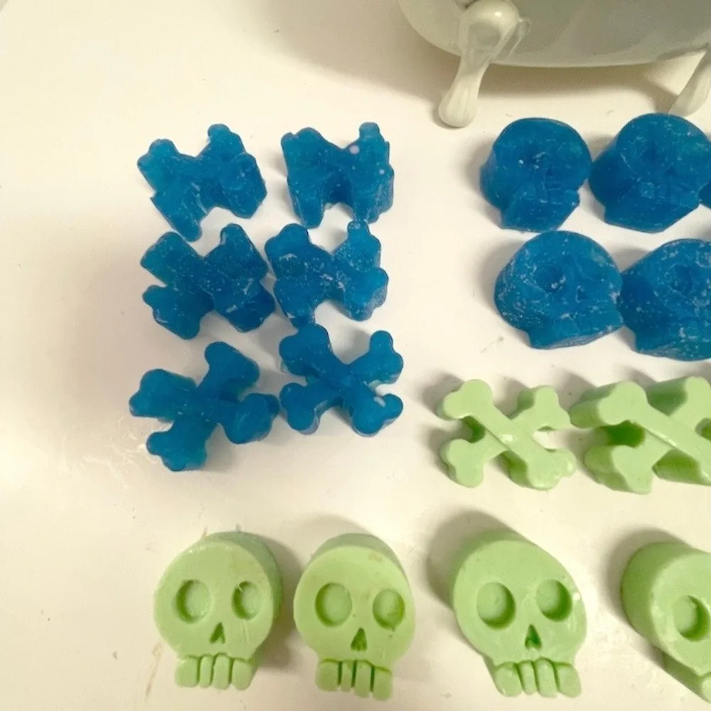 Whimsical Drinking Frog‎ Soap Dish Planter with 46 Handcrafted Skull Bones Soaps